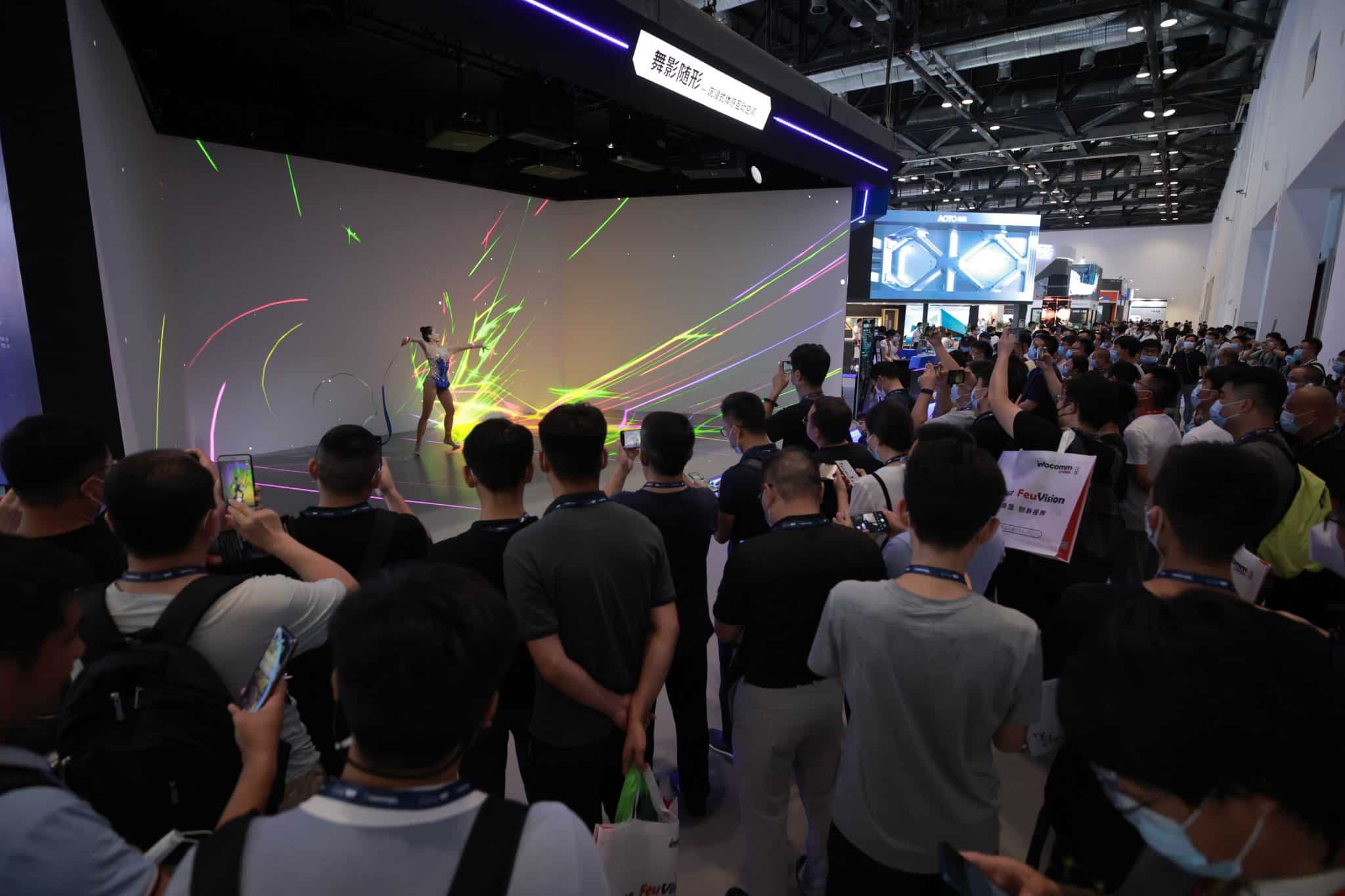 Show-Floor-Product-Demo-6-min-1-scaled.jpg